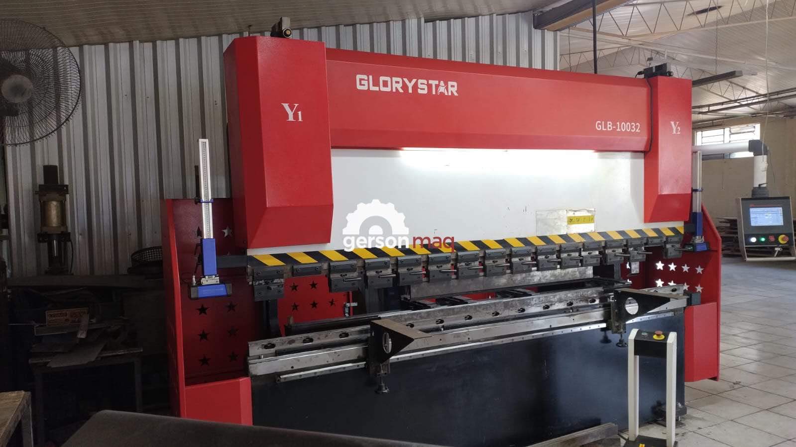 PRENSA DOBRADEIRA CNC GLORYSTAR GLB10032 - ANO 2022 - POUCO USO